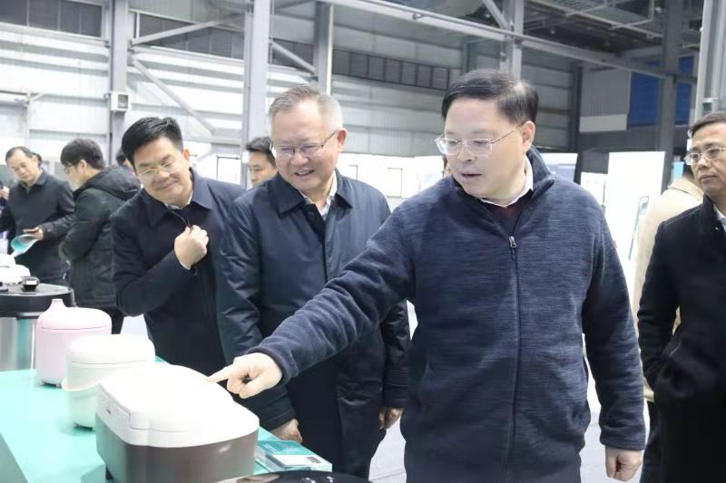 湖南省委常委、省委秘书长张剑飞一行来谈球吧调研