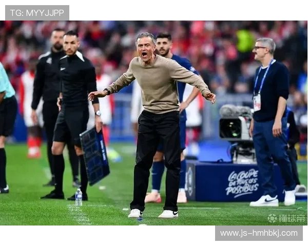 恩里克执教巴黎期间的战术革新与球队蜕变值得关注分析