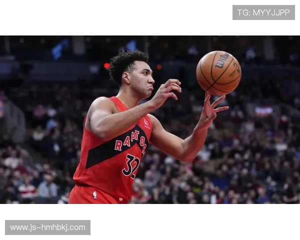 库明加无球挡拆对位内线拉开空间，较上季效率跃升